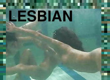 gros-nichons, vieux, en-plein-air, public, russe, lesbienne, ados, trio, 18ans, piscine