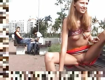 nudist, in-afara, public, rusoaica, slabanoaga, adolescenta, camera, voyeur, sub-fusta