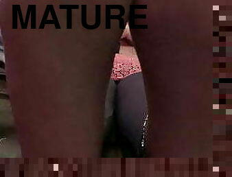 joc-cu-chiloteii, matura, milf, picioare, ciorapi, fetish, nylon