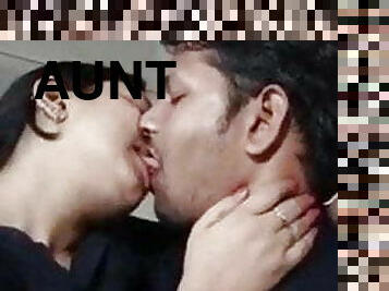 Kissing a desi aunty