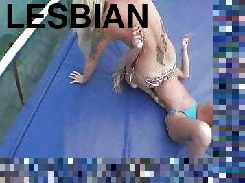 lesbiche, wrestling, topless