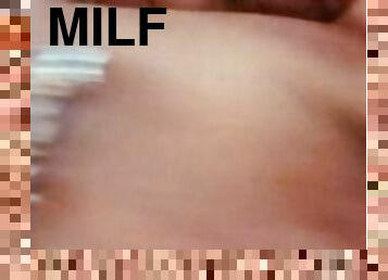 milf fingers and squirts