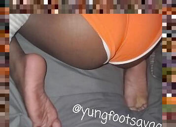Fat ass ebony with wrinkled soles
