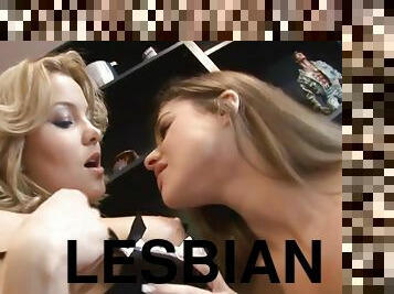 lesbian-lesbian, bertiga, stocking-stockings, eropa, berambut-pirang, mata-uang-euro, berambut-cokelat