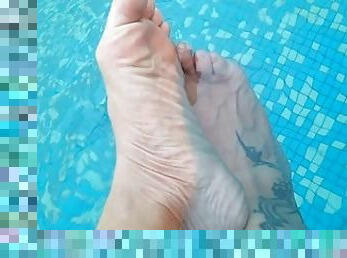 My sexy wet feet!! Enjoy it!!