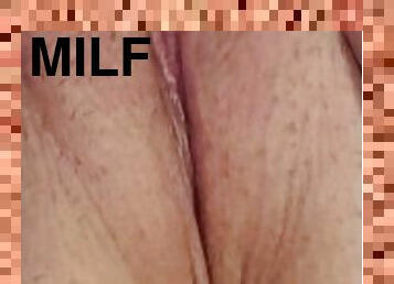 Milf Loves To Play W/ Her Wet Pussy