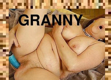bbw granny toying her hairy cunt