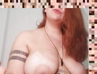 Bbw ruiva brasileira metendo seu brinquedo