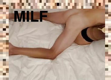 Hot MILF Mian Elea gets filled with cum -then vibes to an orgasm!????
