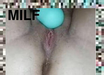 masturbación, orgasmo, coño-pussy, squirting, esposa, amateur, madurita-caliente, casero, regordeta, marido