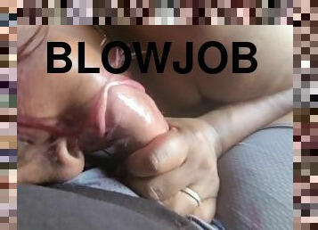 Dicksucker bobbing and sucking jacks cum out