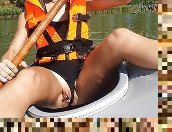 PRETTY WOMAN PUBLICLY PLAYS WITH HER PUSSY ON A KAYAK AT GREAT RISK OF BEING CAUGHT!