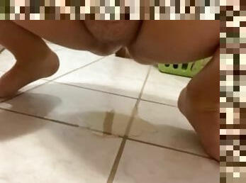 BBW piss on the floor