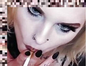 pezones, amateur, babes, rubia, con-piercings, fetichista, fumando, gótico