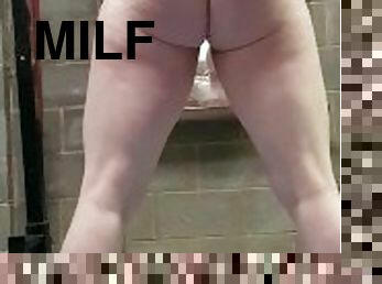 masturbation, orgasme, milf, blonde, pute, gode, bout-a-bout, fétiche, salle-de-gym, séance-dentraînement