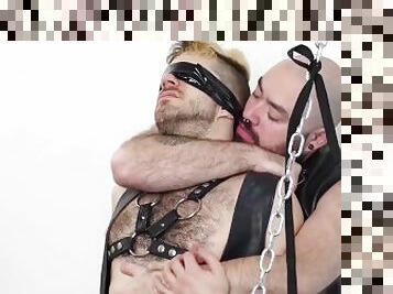 hårig, avsugning, gigantisk-kuk, hardcore, gay, bdsm, fetisch, bondage, björn, ögonbindel