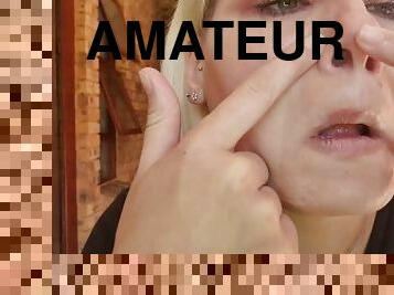 amateur, mamada, con-los-dedos, rubia, fetichista, a-solas