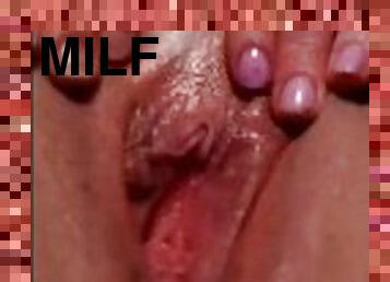 gorda, masturbación, coño-pussy, squirting, amateur, maduro, madurita-caliente, regordeta, primera-persona, prieto