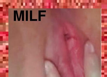 White milf fingers wet pussy