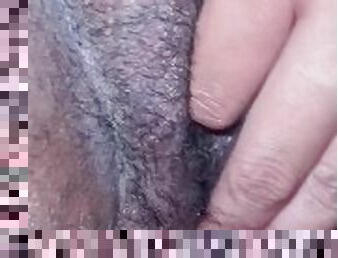 Finger fucking this pussy