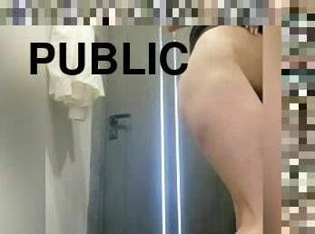 NAUGHTY ANAL SLUT PLAYS WITH HER ASS IN PUBLIC TOILET ????