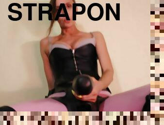 store-patter, russisk, strapon, legetøj, bdsm, latex, solo, elskerinde, femidom