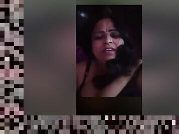 Desi Aunty Shows Her Boobs And Pussy