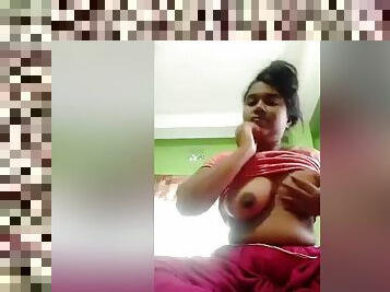 Hot Bangla Mall Shows Her Boobs