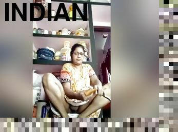 Indian Aunty Pussy Flash While Taking With Lover On Video Call