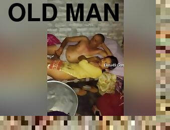 Today Exclusive- Desi Old Man Try To Sex With Sons Wife