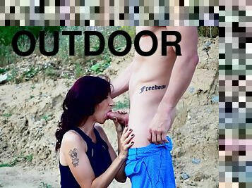 Aria Rossi In Hardcore Outdoor Fucking And Pissing Encounter