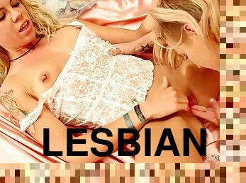 lesbiana, durmiendo, rubia, tatuaje