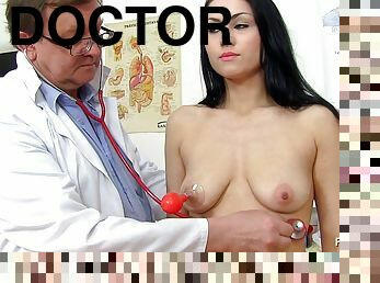 Gyno doctor fills teen's pussy with water during a pussy examination
