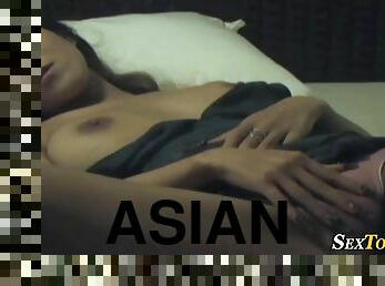 masturbating asian beauty