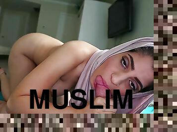Gorgeous muslim chick sucking and fucking stiff cock in POV
