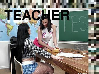 pisilés, tanárnő, leszbikus, akció, cseh, osztályteremben, egyenruha