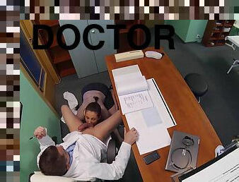 Hottie Saleswoman Strikes A Deal With The Dirty Doctor