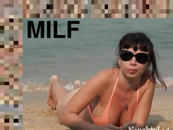 MILF exhibitionist Beach day - big naturals in voyeur fetish