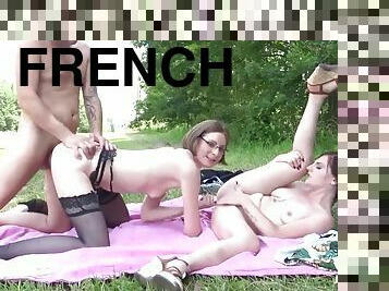 French porn Beatrice, Nina Angel - Beatrice et Nina = jeux pervers - outdoor threesome