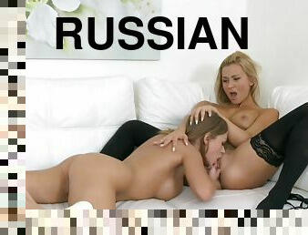 gros-nichons, orgasme, russe, babes, lesbienne, première-fois, seins