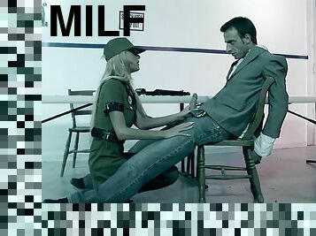 armée, gros-nichons, fellation, ejaculation-sur-le-corps, milf, black, bas, sur-le-visage, seins, police-police