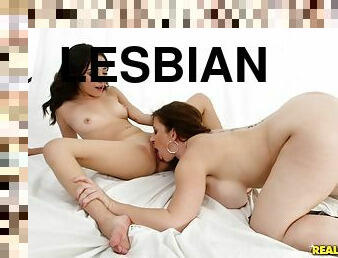 стара, лесбіянка-lesbian, молода-18, гарненька, гарненька-pretty, старші, старі-та-молоді, еротична