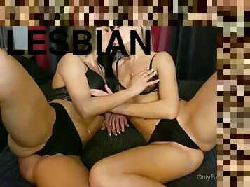 Brunette lesbian with pigtails licks hot blonde