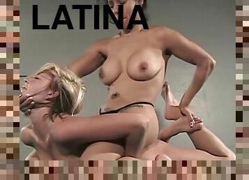 latina, berambut-pirang