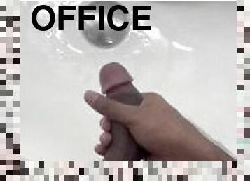 asiatic, masturbare-masturbation, birou-office, public, amatori, gay, excitat, toaleta, prinsa, solo