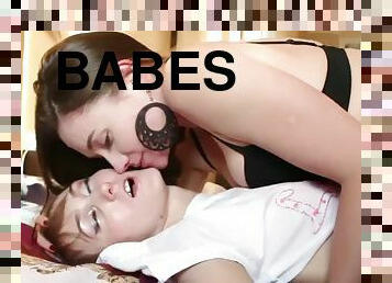 Hot babes kissing