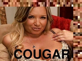Extreme fuck with a voluptuous cougar