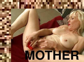 bunica, orgasm, bunicuta, jucarie, blonda, dildo, mama-mother, leoaica