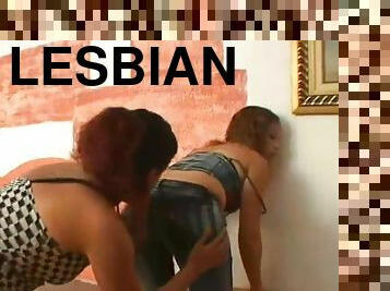 חובבן, לסבית-lesbian