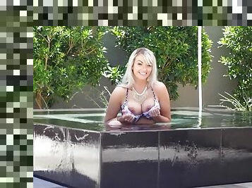 Flirtatious blonde babe with enormous boobs gets shagged